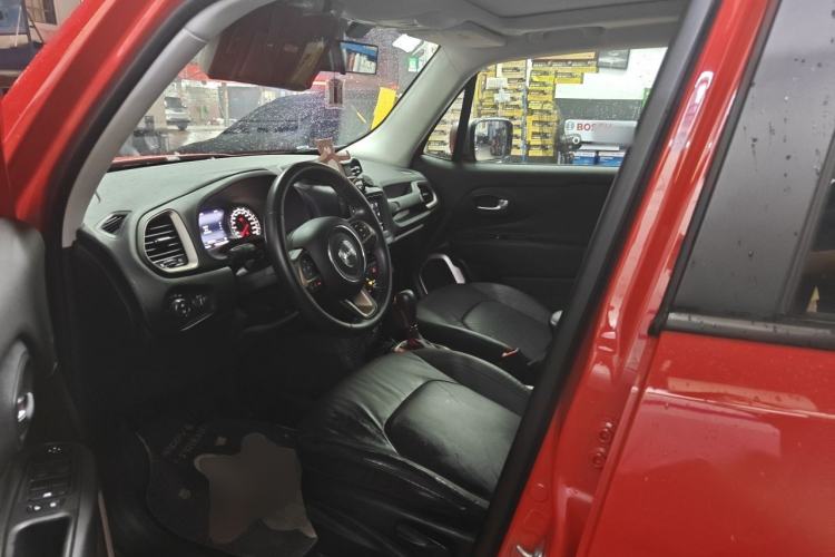 Used Jeep Renegade 2018 Connected Large Screen Version 180T Automatic Smart Version Driver Seat