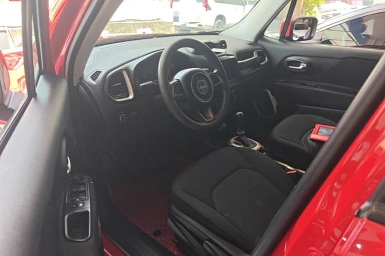 Used Jeep Renegade 2018 Connected Large Screen Version 180T Automatic High-Energy Edition Driver Seat
