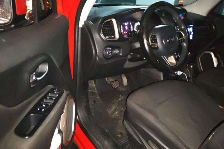 Used Jeep Renegade 2018 Connected Large Screen Version 180T Automatic High-Energy Edition Driver Seat