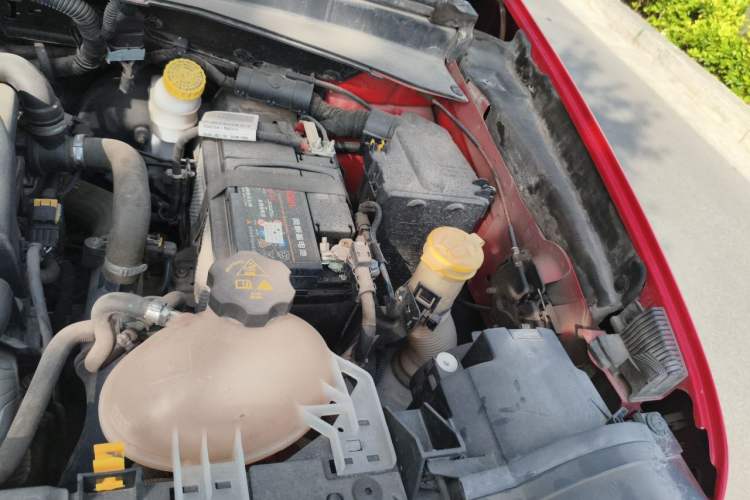 Used Jeep Renegade 2018 Connected Large Screen Version 180T Automatic High-Energy Edition Engine Bay Left