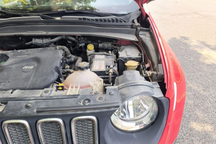 Used Jeep Renegade 2018 Connected Large Screen Version 180T Automatic High-Energy Edition Engine Bay Left