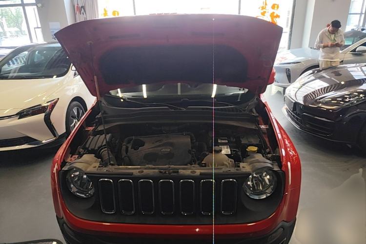 Used Jeep Renegade 2018 Connected Large Screen Version 180T Automatic Jingneng Version Engine Bay