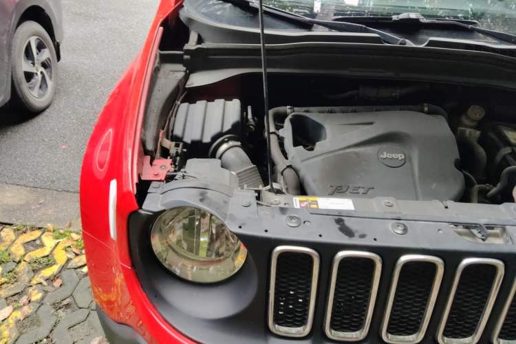 Used Jeep Renegade 2018 Connected Large Screen Version 180T Automatic Jingneng Version Engine Bay Right