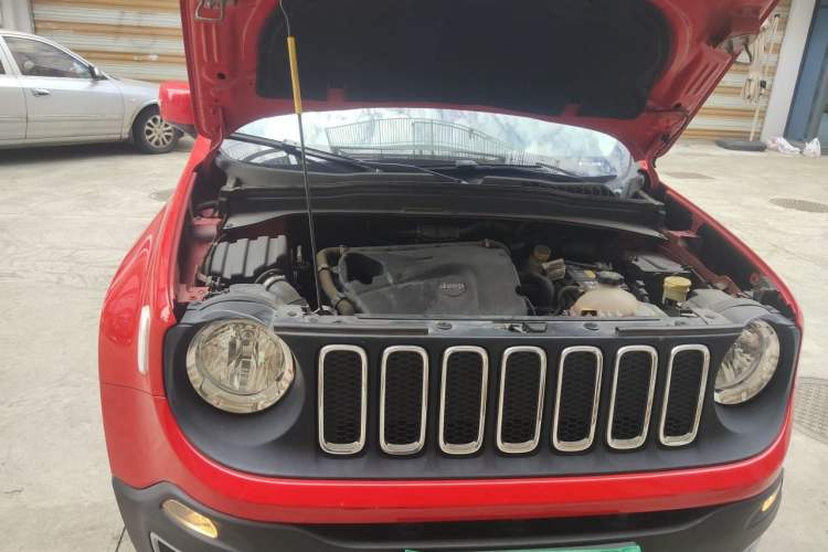 Used Jeep Renegade 2018 Connected Large Screen Version 180T Automatic Jingneng Version Engine Bay Right