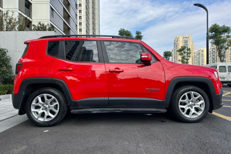 Used Jeep Renegade 2018 Connected Large Screen Version 180T Automatic High-Energy Edition Exterior 2