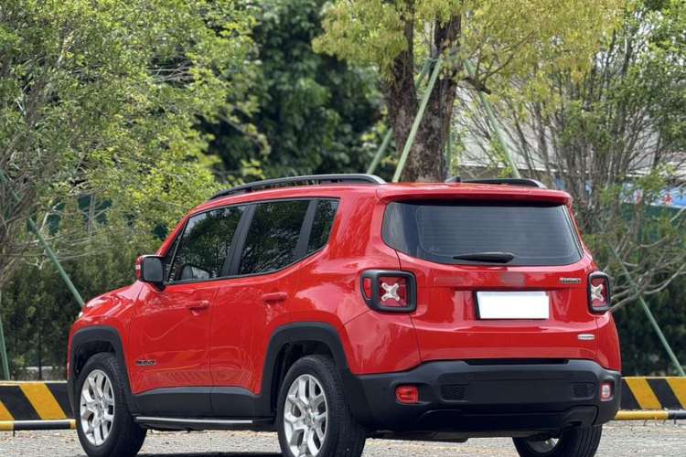 Used Jeep Renegade 2018 Connected Large Screen Version 180T Automatic High-Energy Edition Exterior 2