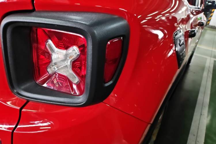 Used Jeep Renegade 2018 Connected Large Screen Version 180T Automatic Jingneng Version Exterior 3
