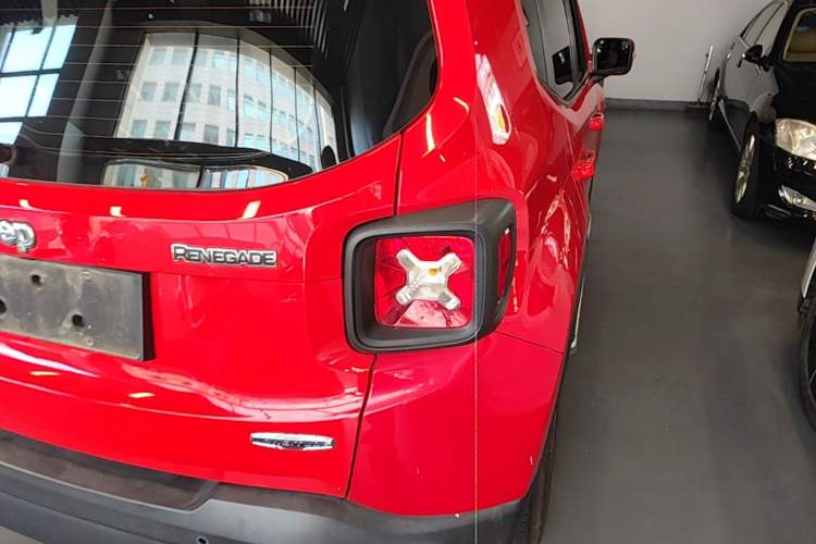 Used Jeep Renegade 2018 Connected Large Screen Version 180T Automatic Jingneng Version Exterior 3