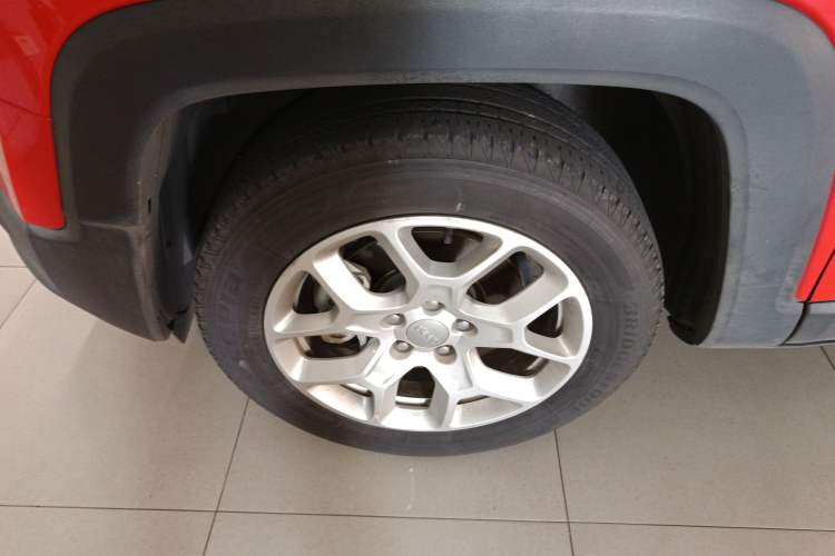 Used Jeep Renegade 2018 Connected Large Screen Version 180T Automatic High-Energy Edition Exterior 4