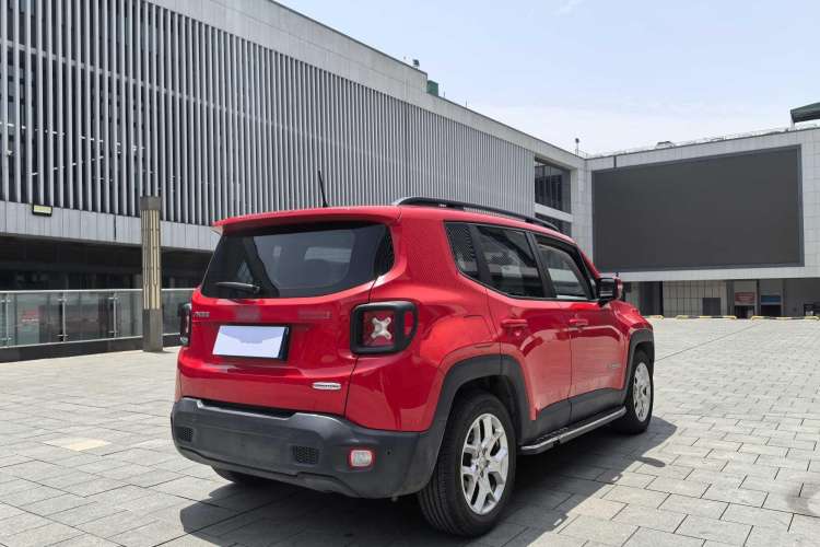Used Jeep Renegade 2018 Connected Large Screen Version 180TS Automatic High-Energy Edition Exterior 6