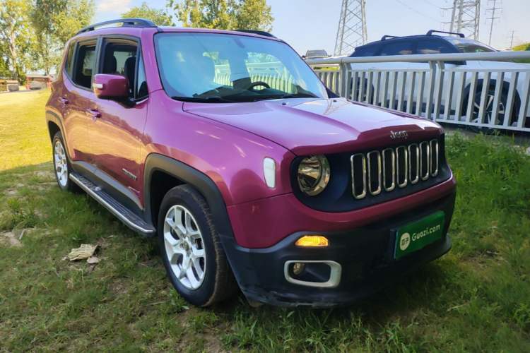 Used Jeep Renegade 2018 Connected Large Screen Version 180T Automatic High-Energy Edition Front Right 45 Deg