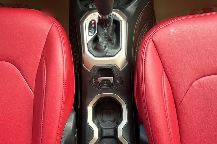 Used Jeep Renegade 2018 Connected Large Screen Version 180T Automatic High-Energy Edition Gear Lever
