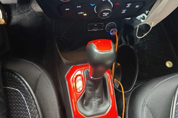Used Jeep Renegade 2018 Connected Large Screen Version 180T Automatic High-Energy Edition Gear Lever