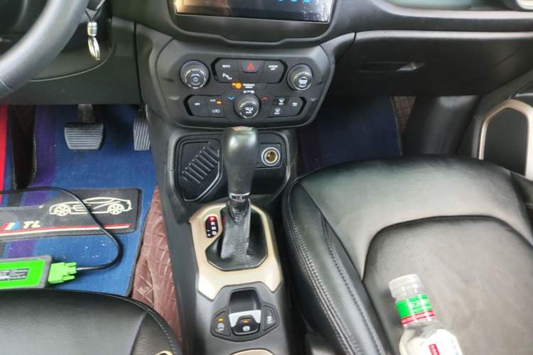 Used Jeep Renegade 2018 Connected Large Screen Version 180T Automatic High-Energy Edition Gear Lever