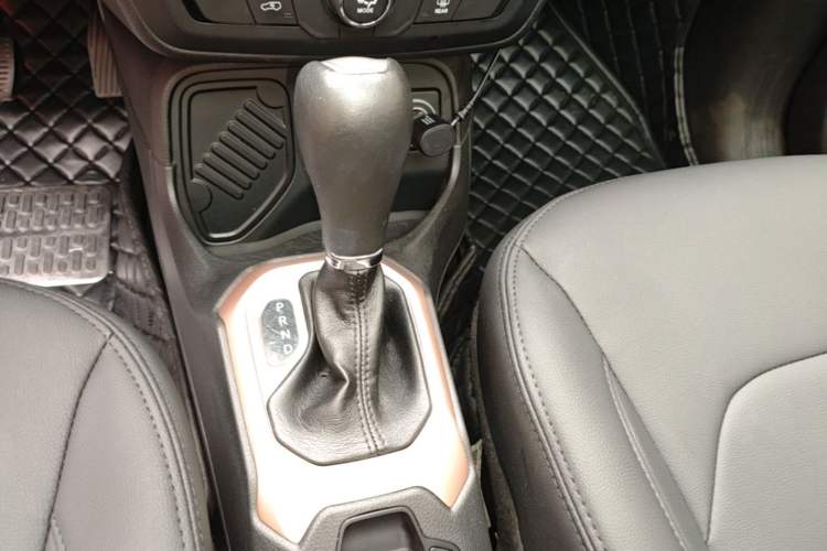 Used Jeep Renegade 2018 Connected Large Screen Version 180T Automatic High-Energy Edition Gear Lever