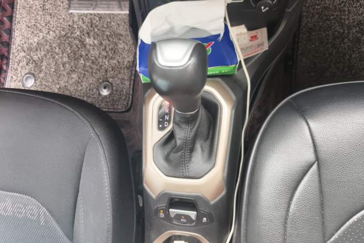 Used Jeep Renegade 2018 Connected Large Screen Version 180T Automatic High-Energy Edition Gear Lever