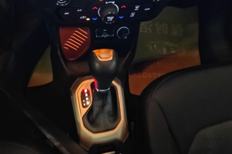 Used Jeep Renegade 2018 Connected Large Screen Version 180T Automatic Jingneng Version Gear Lever