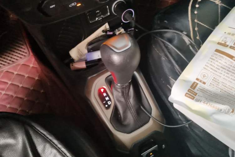 Used Jeep Renegade 2018 Connected Large Screen Version 180T Automatic High-Energy Edition Gear Lever