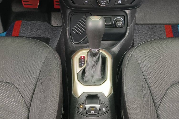 Used Jeep Renegade 2018 Connected Large Screen Version 180T Automatic High-Energy Edition Gear Lever