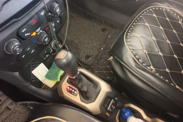 Used Jeep Renegade 2018 Connected Large Screen Version 180T Automatic High-Energy Edition Gear Lever