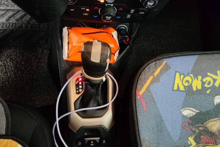 Used Jeep Renegade 2018 Connected Large Screen Version 180T Automatic Jingneng Version Gear Lever