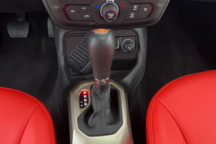Used Jeep Renegade 2018 Connected Large Screen Version 180T Automatic High-Energy Edition Gear Lever