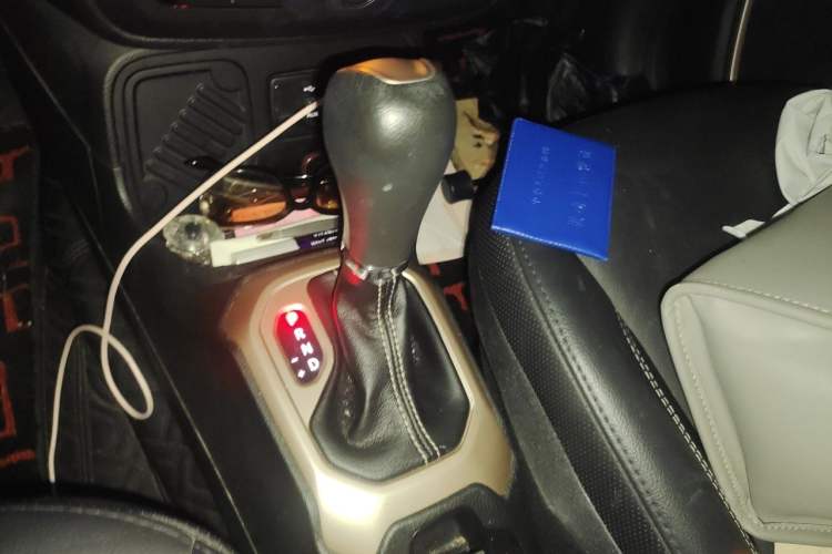 Used Jeep Renegade 2018 Connected Large Screen Version 180T Automatic Smart Version Gear Lever
