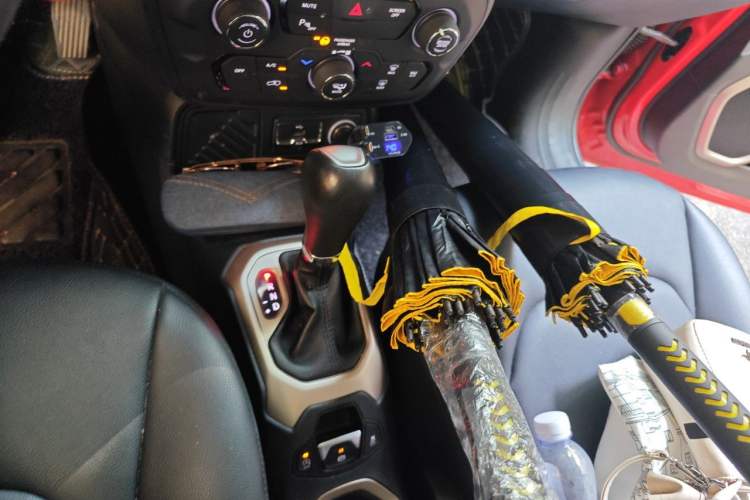 Used Jeep Renegade 2018 Connected Large Screen Version 180T Automatic High-Energy Edition Gear Lever