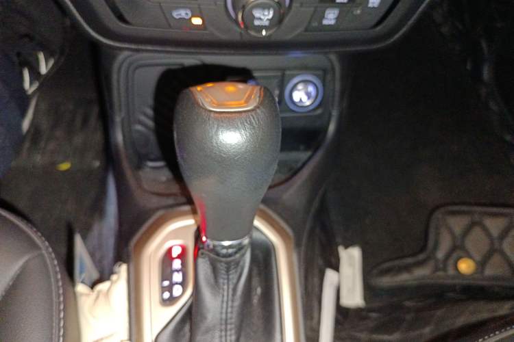 Used Jeep Renegade 2018 Connected Large Screen Version 180T Automatic High-Energy Edition Gear Lever