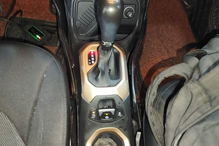 Used Jeep Renegade 2018 Connected Large Screen Version 180T Automatic High-Energy Edition Gear Lever