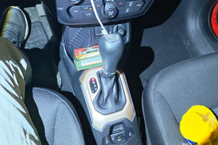Used Jeep Renegade 2018 Connected Large Screen Version 180TS Automatic High-Energy Edition Gear Lever