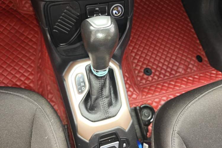 Used Jeep Renegade 2018 Connected Large Screen Version 180T Automatic High-Energy Edition Gear Lever