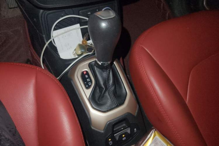 Used Jeep Renegade 2018 Connected Large Screen Version 180T Automatic High-Energy Edition Gear Lever