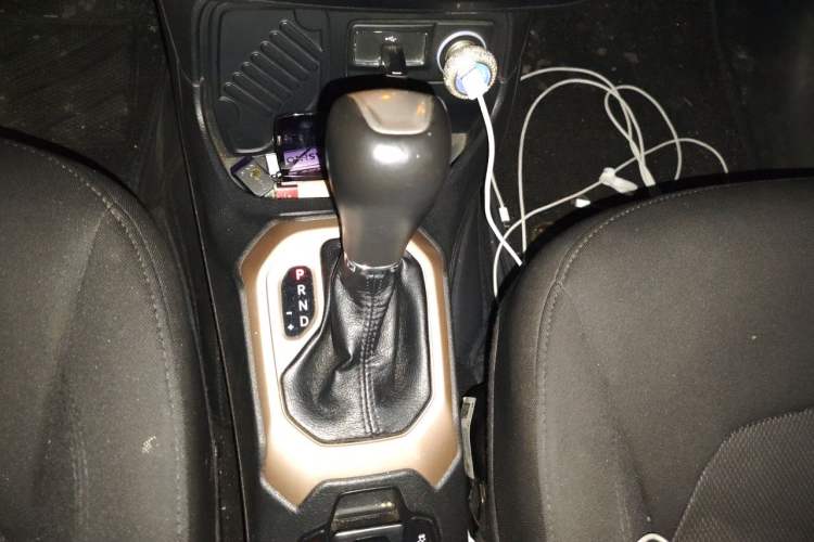 Used Jeep Renegade 2018 Connected Large Screen Version 180T Automatic High-Energy Edition Gear Lever