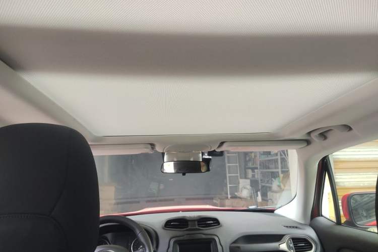 Used Jeep Renegade 2018 Connected Large Screen Version 180T Automatic Jingneng Version Headliner
