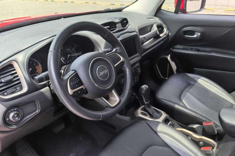 Used Jeep Renegade 2018 Connected Large Screen Version 180TS Automatic High-Energy Edition Interior 1