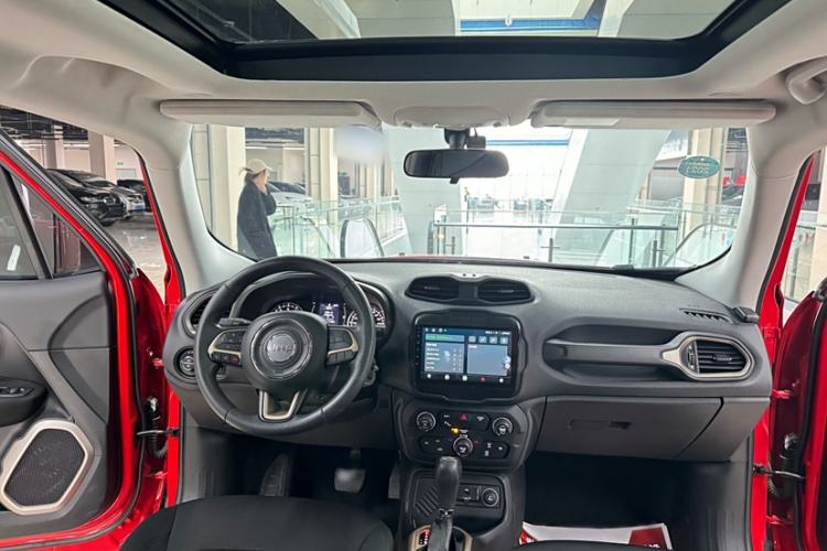 Used Jeep Renegade 2018 Connected Large Screen Version 180T Automatic High-Energy Edition Interior 1