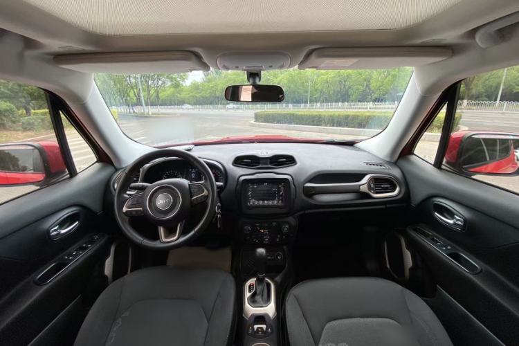 Used Jeep Renegade 2018 Connected Large Screen Version 180T Automatic High-Energy Edition Interior 1