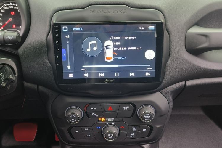 Used Jeep Renegade 2018 Connected Large Screen Version 180T Automatic High-Energy Edition Interior 10