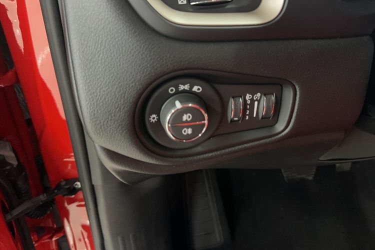 Used Jeep Renegade 2018 Connected Large Screen Version 180T Automatic High-Energy Edition Interior 10