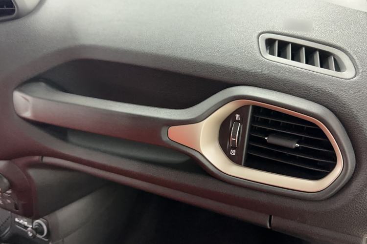 Used Jeep Renegade 2018 Connected Large Screen Version 180T Automatic High-Energy Edition Interior 11