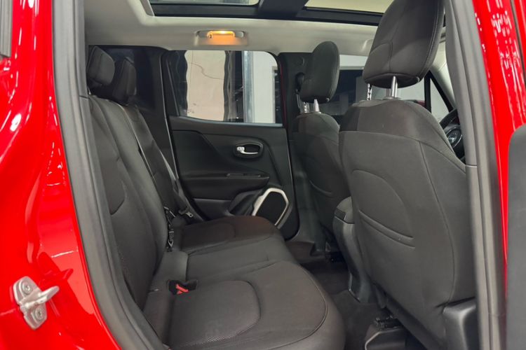 Used Jeep Renegade 2018 Connected Large Screen Version 180T Automatic High-Energy Edition Interior 11