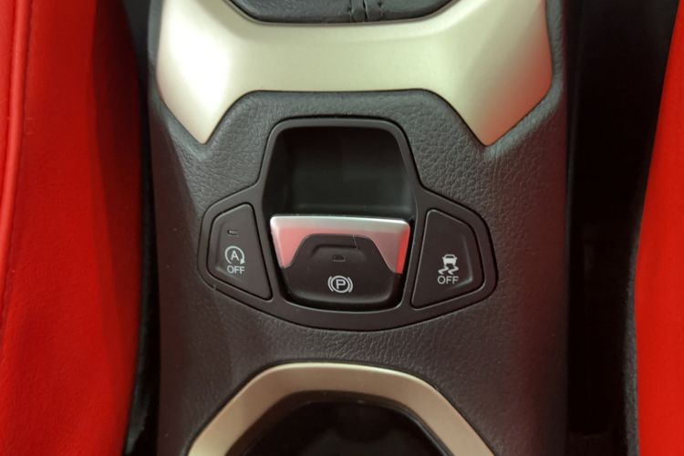 Used Jeep Renegade 2018 Connected Large Screen Version 180T Automatic High-Energy Edition Interior 12
