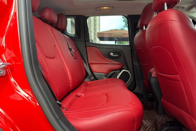 Used Jeep Renegade 2018 Connected Large Screen Version 180T Automatic High-Energy Edition Interior 2