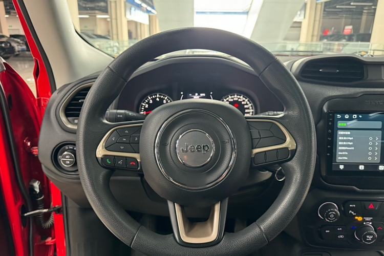 Used Jeep Renegade 2018 Connected Large Screen Version 180T Automatic High-Energy Edition Interior 2