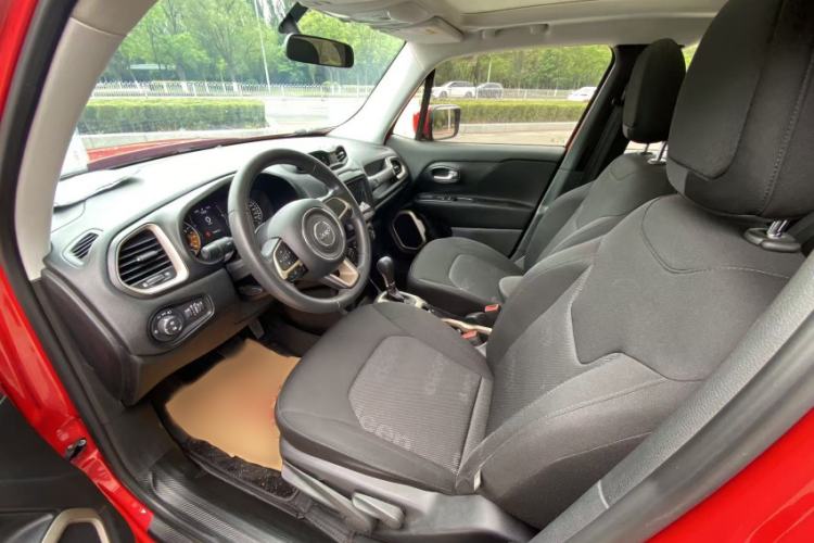 Used Jeep Renegade 2018 Connected Large Screen Version 180T Automatic High-Energy Edition Interior 2