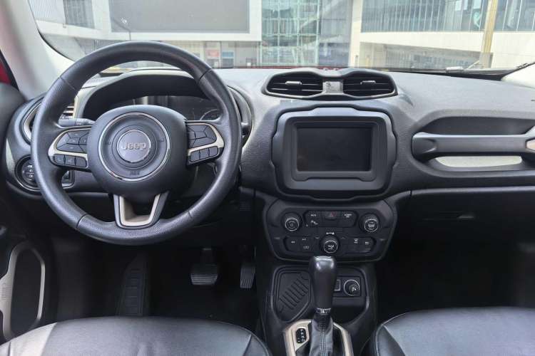 Used Jeep Renegade 2018 Connected Large Screen Version 180TS Automatic High-Energy Edition Interior 3