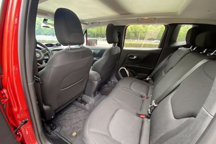 Used Jeep Renegade 2018 Connected Large Screen Version 180T Automatic High-Energy Edition Interior 3