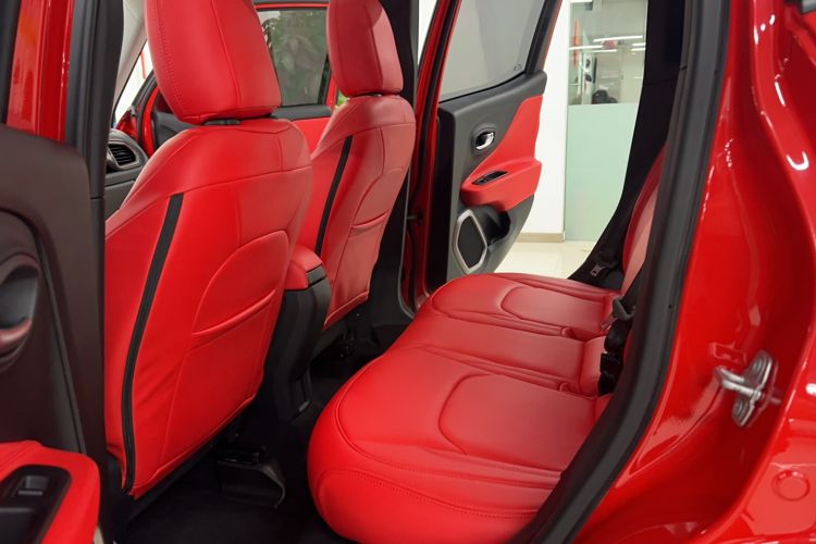 Used Jeep Renegade 2018 Connected Large Screen Version 180T Automatic High-Energy Edition Interior 4