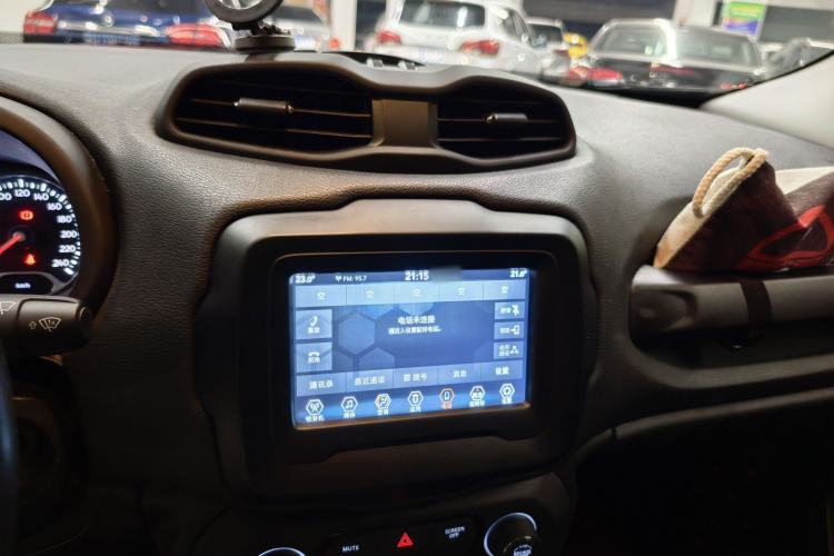 Used Jeep Renegade 2018 Connected Large Screen Version 180T Automatic Jingneng Version Interior 6